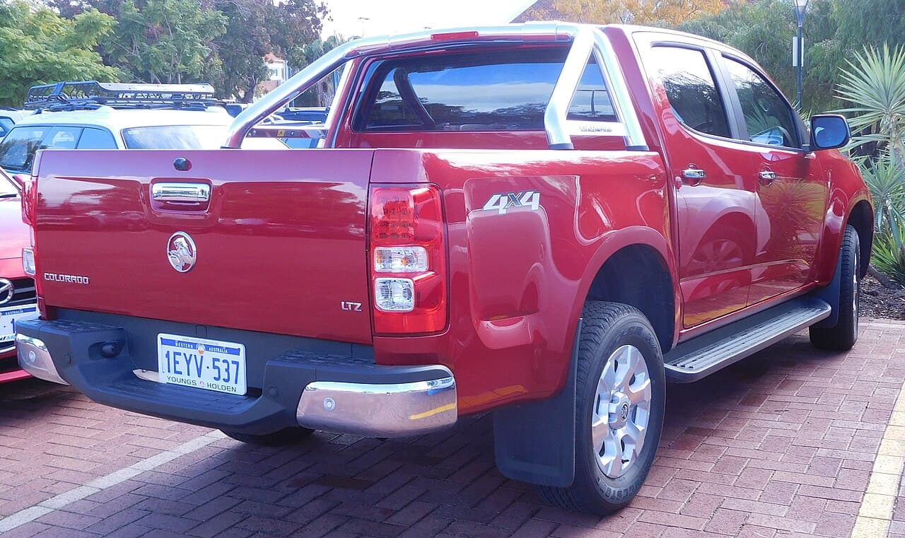 Holden Colorado RG LTZ dual-cab — the other driveway asking the same tray and service questions